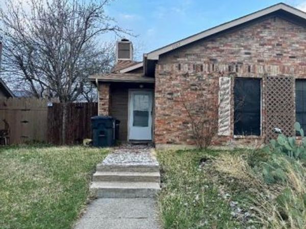 1107 Rimcrest Drive, Arlington, TX 76017