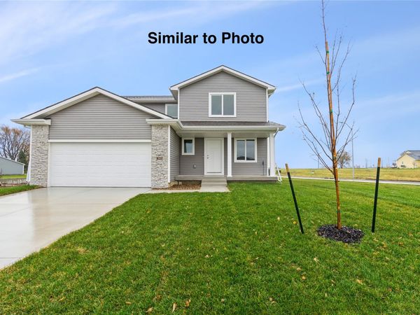 2104 White Oak Lane, Granger, IA 50109