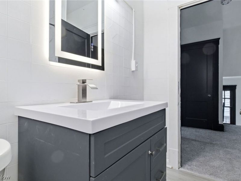 11816 Buckingham Avenue, Cleveland, OH 44120 Photo 23