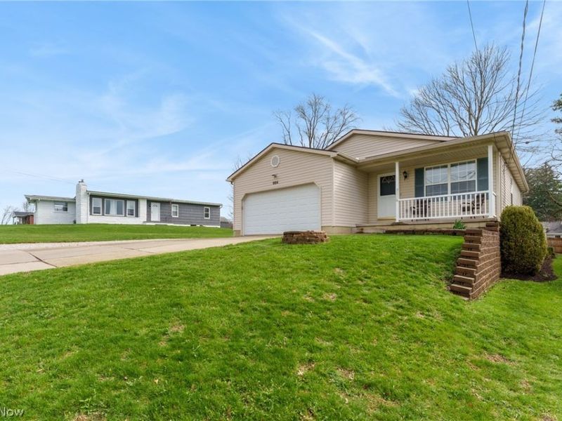 984 Delmont Avenue NW, Massillon, OH 44647 Photo 2