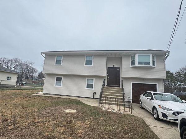 47 Drayton Avenue , Bay Shore, NY 11706