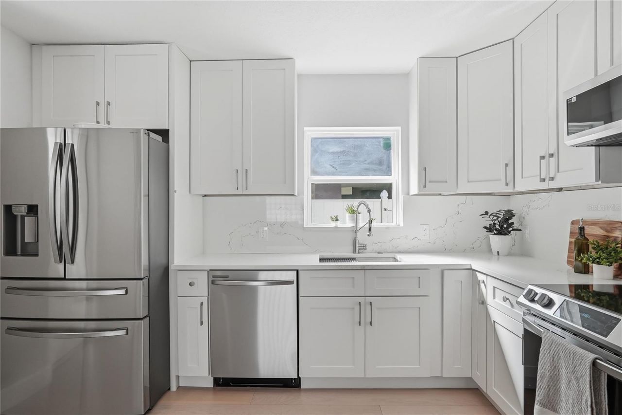 4043 Shore Acres Boulevard Ne, Saint Petersburg, FL 33703 Photo