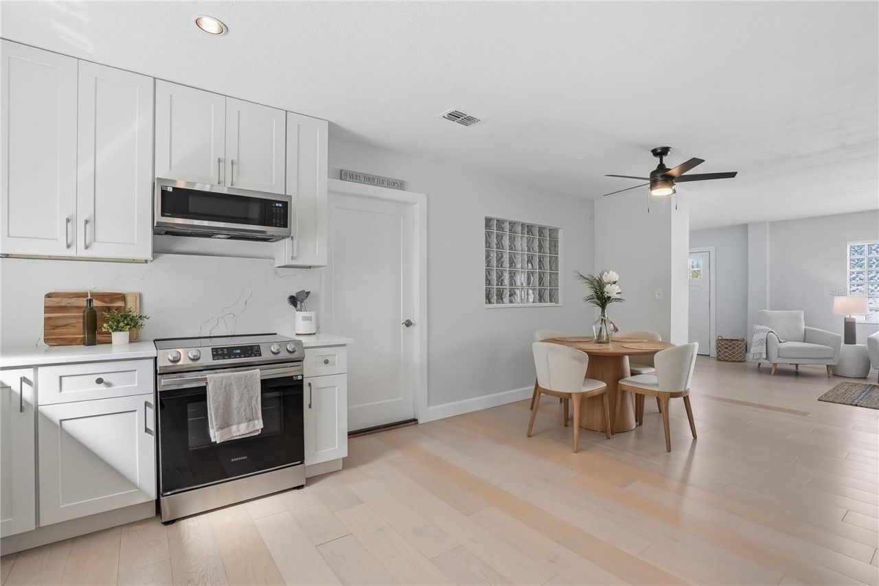 4043 Shore Acres Boulevard Ne, Saint Petersburg, FL 33703 Photo