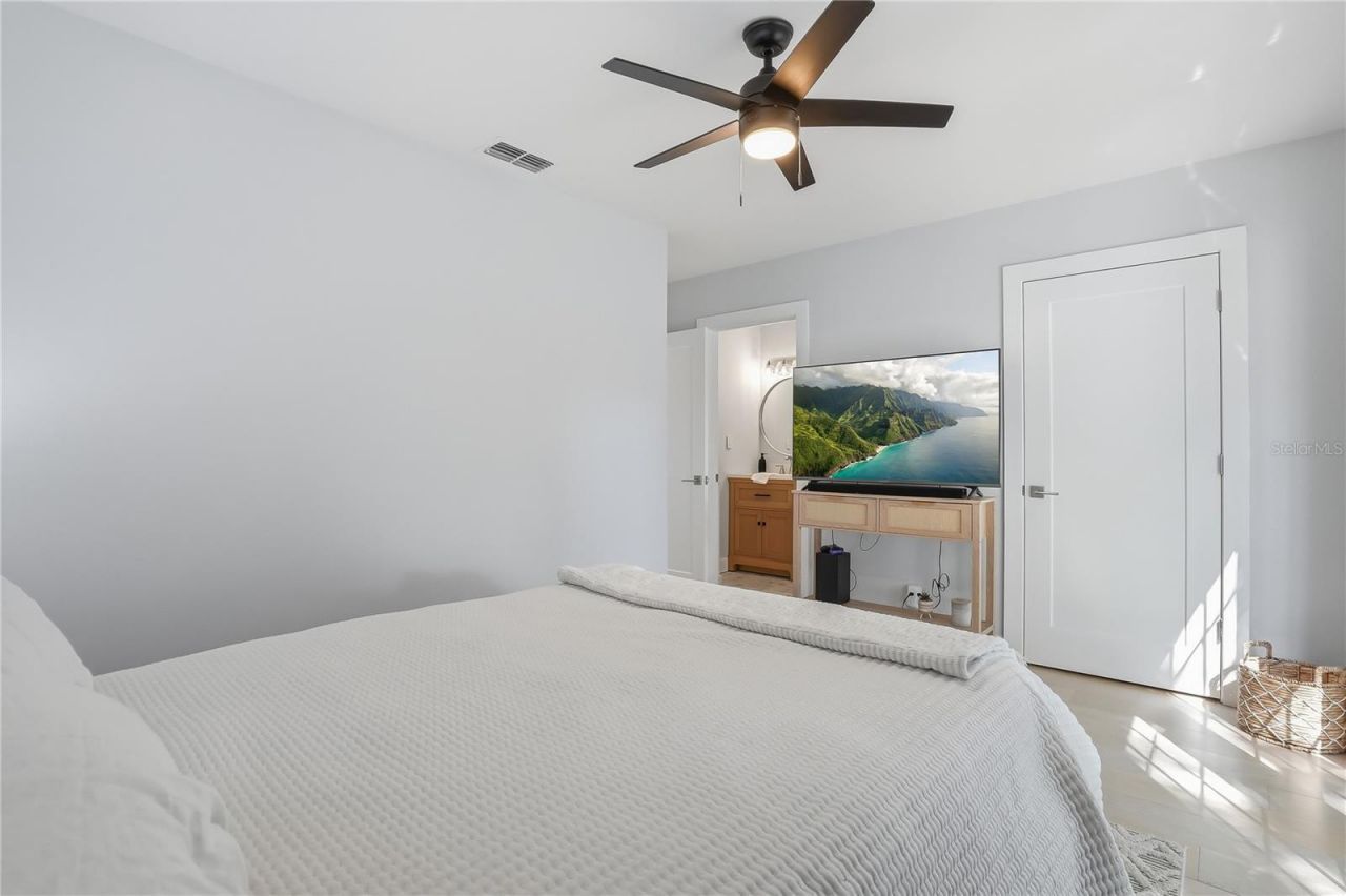 4043 Shore Acres Boulevard Ne, Saint Petersburg, FL 33703 Photo