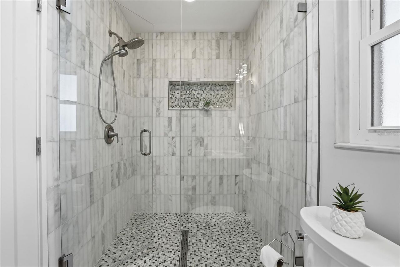 4043 Shore Acres Boulevard Ne, Saint Petersburg, FL 33703 Photo