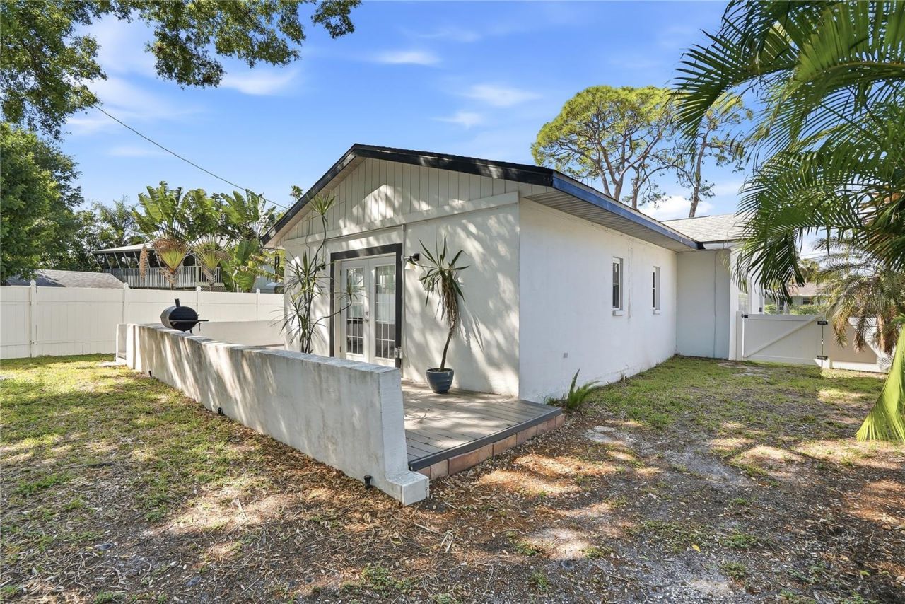 4043 Shore Acres Boulevard Ne, Saint Petersburg, FL 33703 Photo