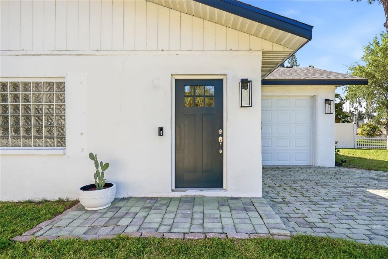 4043 Shore Acres Boulevard Ne, Saint Petersburg, FL 33703 Photo