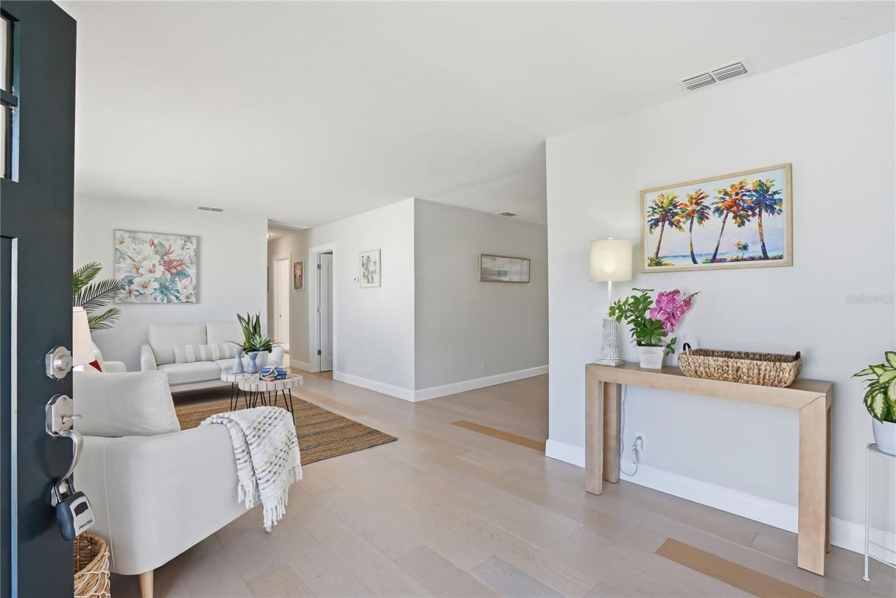 4043 Shore Acres Boulevard Ne, Saint Petersburg, FL 33703 Photo