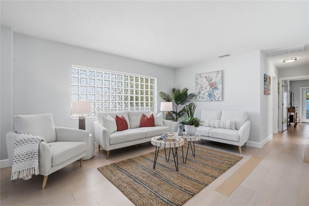 4043 Shore Acres Boulevard Ne, Saint Petersburg, FL 33703 Photo