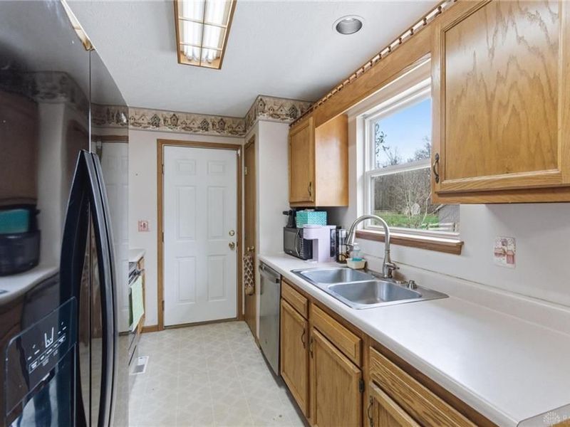 8747 Waynes Way, Blanchester, OH 45107 Photo 10