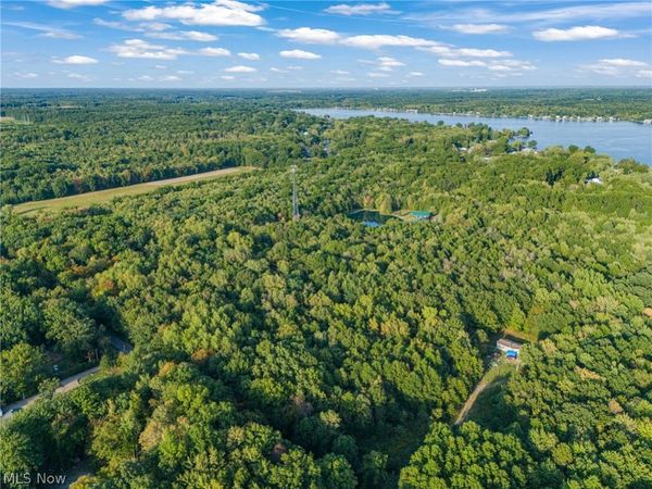 1135 N Mahoning Portage Co Line Road , Lake Milton, OH 44429