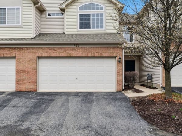412 Jamestown Court , Aurora, IL 60502