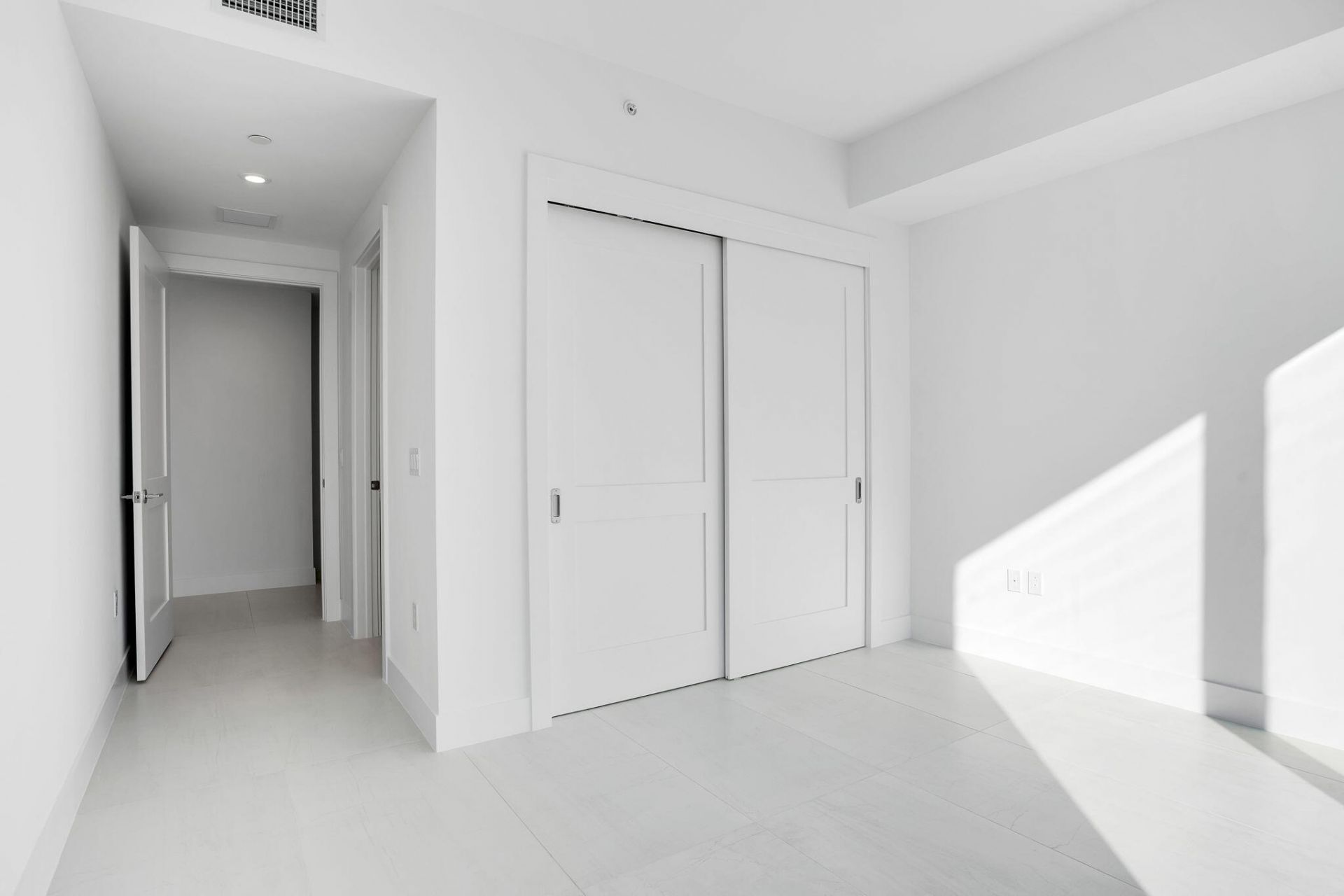 153 N Seabreeze Blvd, Unit 1602, Fort Lauderdale, FL 33304 Photo