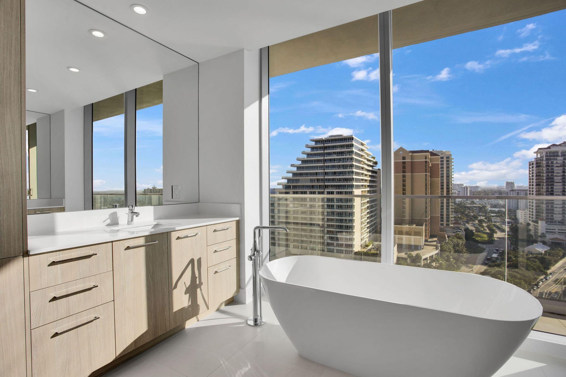 153 N Seabreeze Blvd, Unit 1602, Fort Lauderdale, FL 33304 Photo