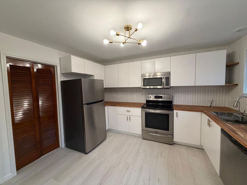 1946 Lehner Road , Columbus, OH 43224 Photo 5