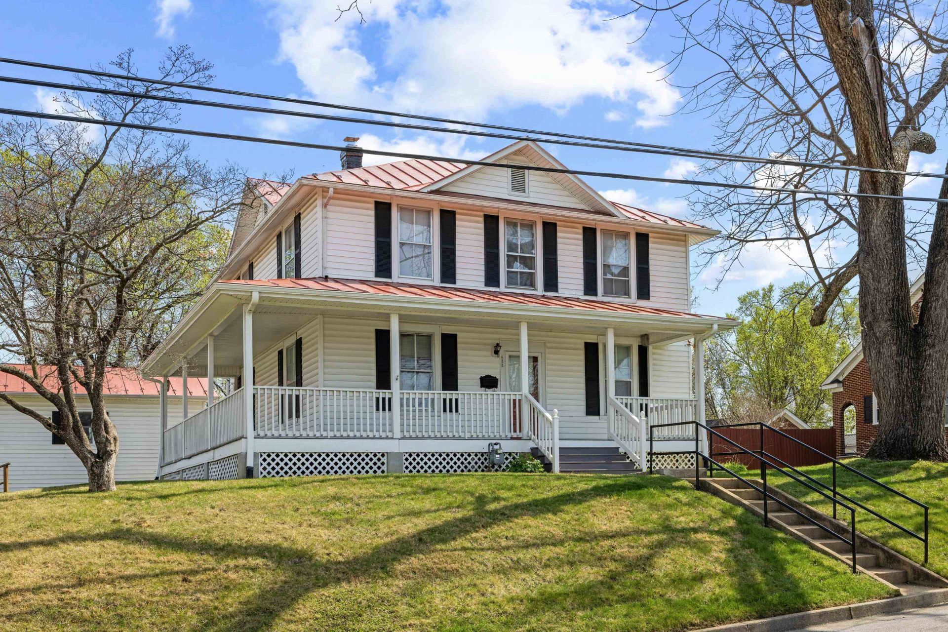 688 Florence Ave, Waynesboro, VA 22980 Main Photo