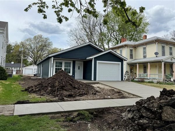 220 S Locust Street, Ottawa, KS 66067