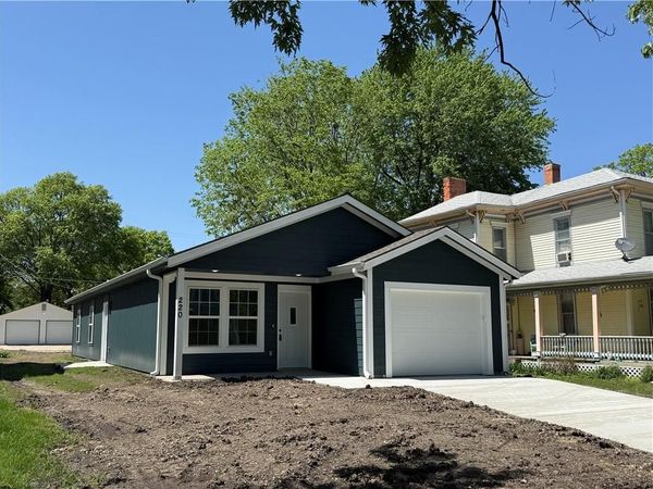 220 S Locust Street, Ottawa, KS 66067