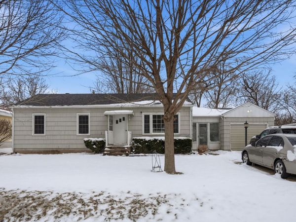 3820 15th Street , Moline, IL 51265