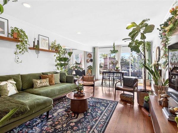 907 E Ocean Boulevard, Long Beach, CA 90802