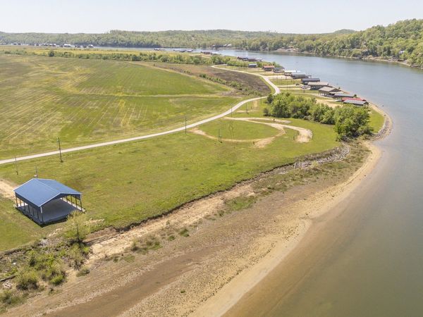 2475 Hardin Bottom River Rd , Clifton, TN 38425