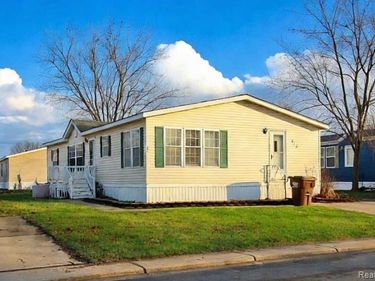 372 Holly Glen, Monroe, MI 48161