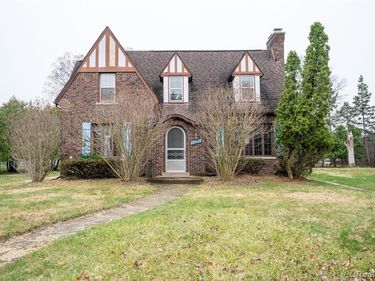 26470 Meadowood Court S, Lathrup Village, MI 48076