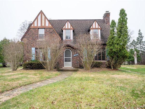 26470 Meadowood Court S, Lathrup Village, MI 48076