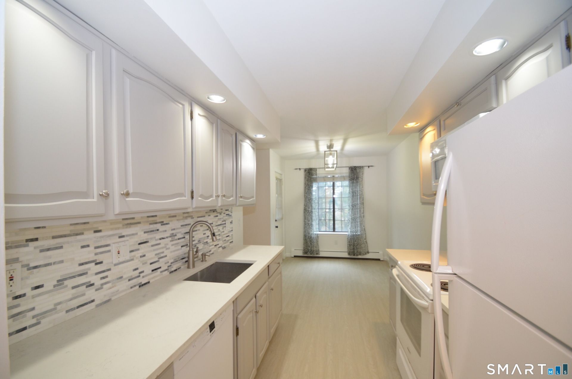 125 Warner Hill, Unit 27, Stratford, CT 06614 Main Photo