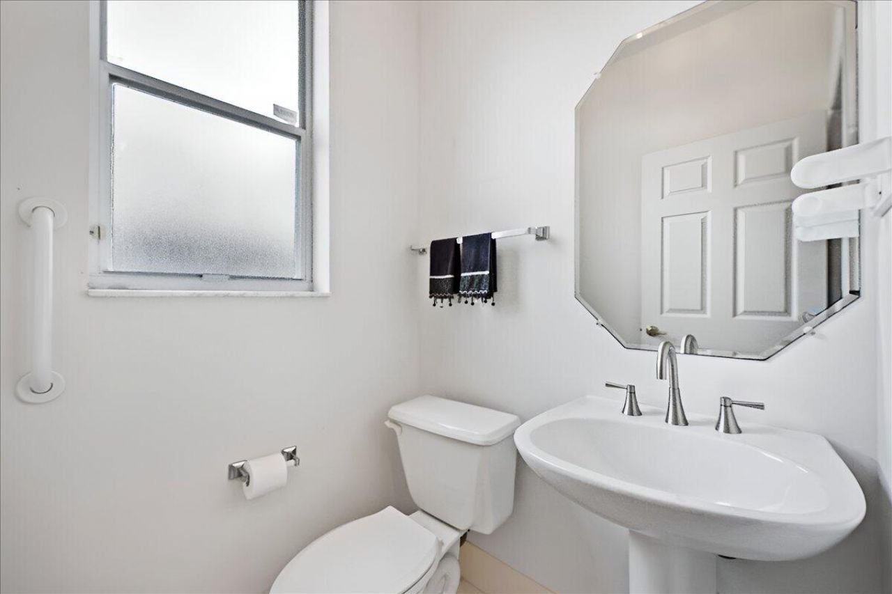 484 Otter Lane N, Jupiter, FL 33458 Photo