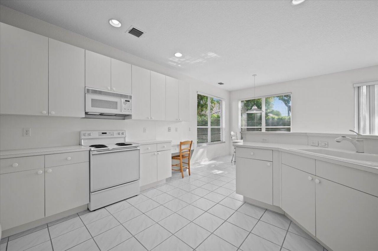 484 Otter Lane N, Jupiter, FL 33458 Photo