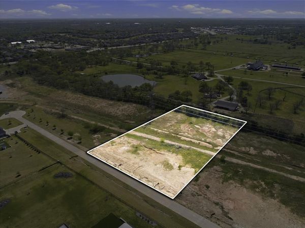 1318 Avalon Court , Bartonville, TX 76226