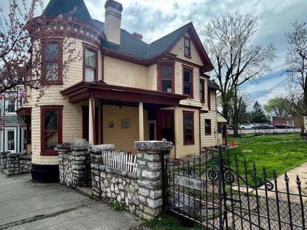 209 S MAPLE AVENUE, MARTINSBURG, WV 25401