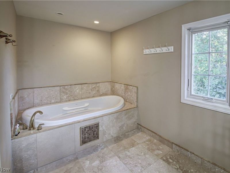 18220 Parkland Drive, Shaker Heights, OH 44122 Photo 12