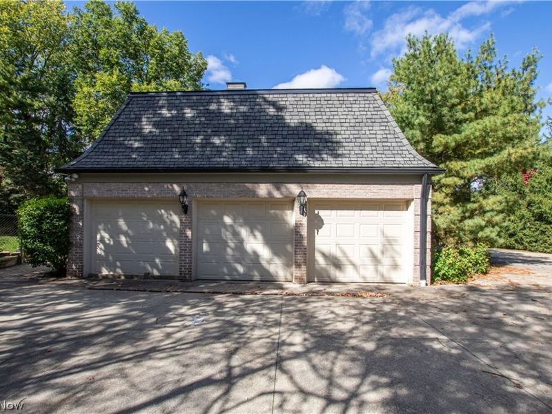 18220 Parkland Drive, Shaker Heights, OH 44122 Photo 4