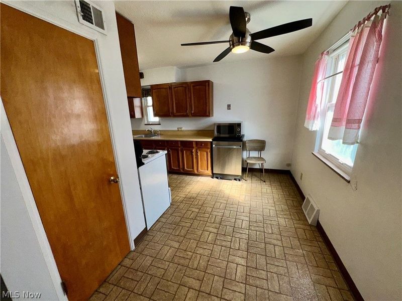 24251 Puritan Road, Euclid, OH 44123 Photo 11