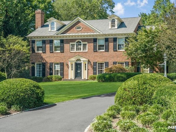 31 Forest Drive, MILLBURN, NJ 07078