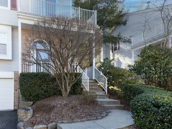 23 Primrose Ln, Mount Arlington, NJ 07856