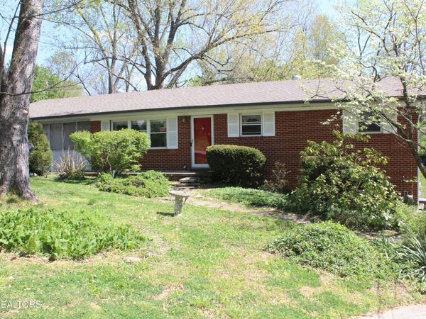 2704 Roland Lane, Knoxville, TN 37931