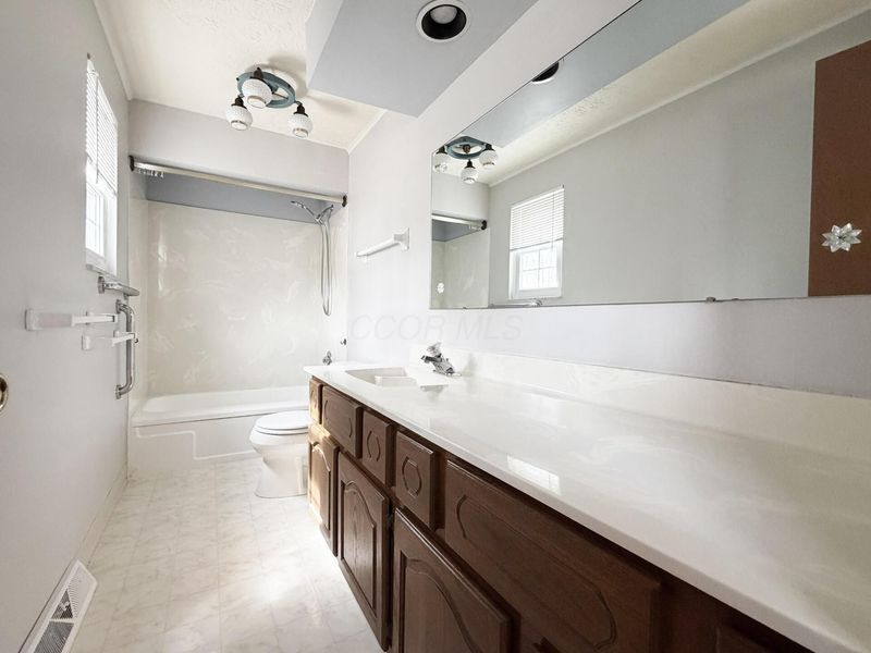 647 Mohican Way , Westerville, OH 43081 Photo 15