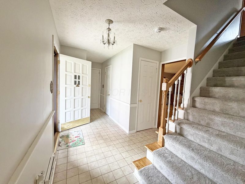 647 Mohican Way , Westerville, OH 43081 Photo 2