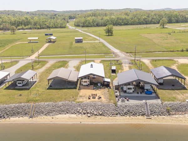 451 River Front Dr, Clifton, TN 38425
