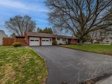 100 Augusta Drive, Syracuse, NY 13212