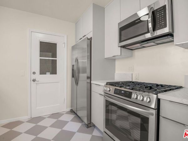 405 Shirley Place, Beverly Hills, CA 90212