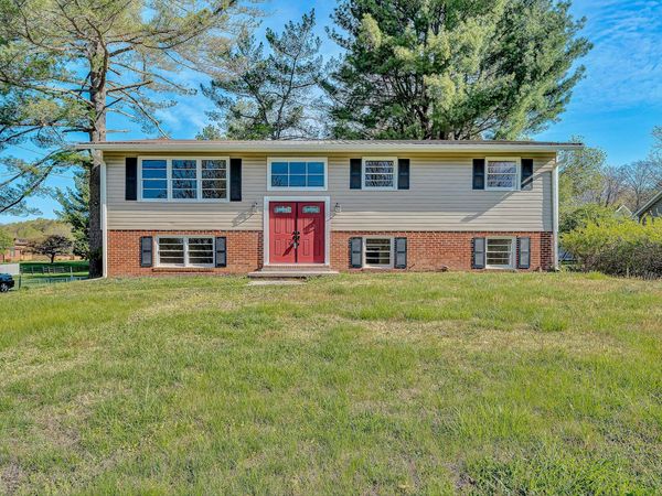 58 Lakeland CIR , Troutville, VA 24175