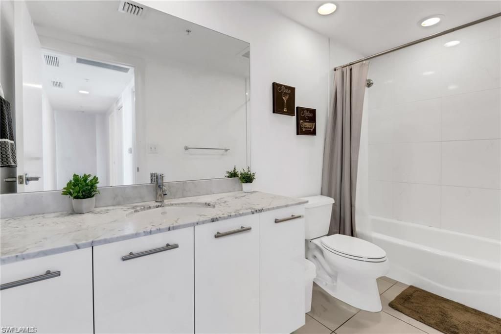 3000 Oasis Grand Blvd, Unit 2004, Fort Myers, FL 33916 Photo