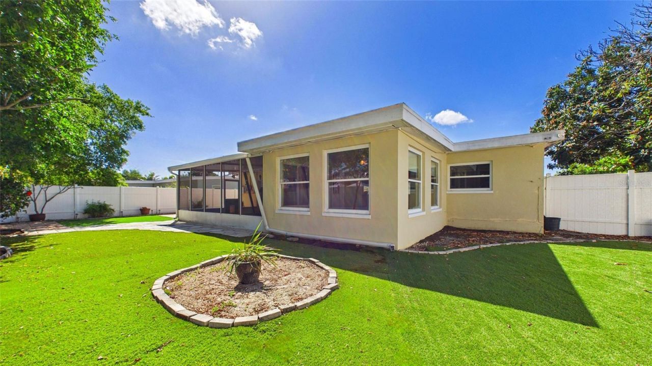 6447 17th Place N, Saint Petersburg, FL 33710 Photo