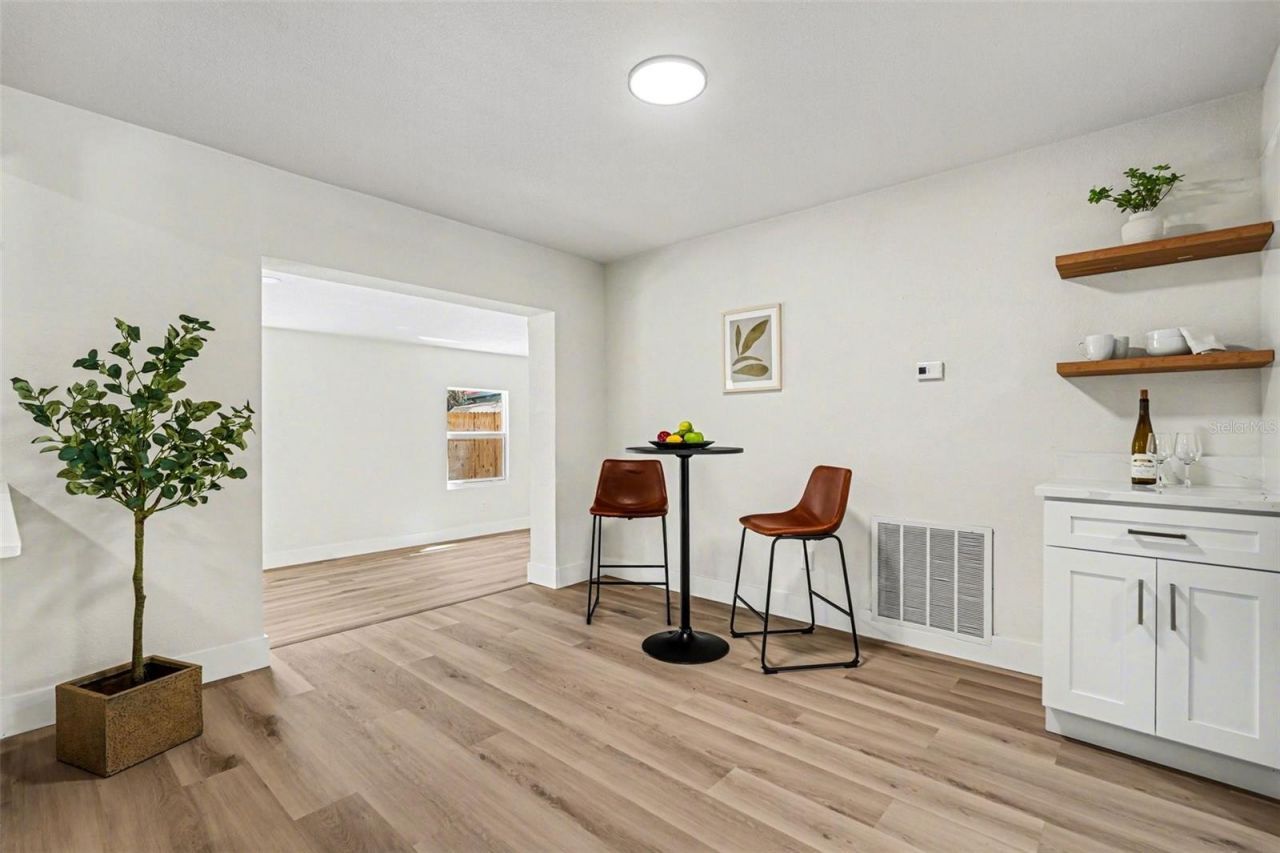 707 Queens Court, Seffner, FL 33584 Photo