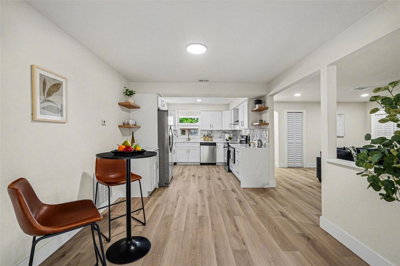 707 Queens Court, Seffner, FL 33584 Photo