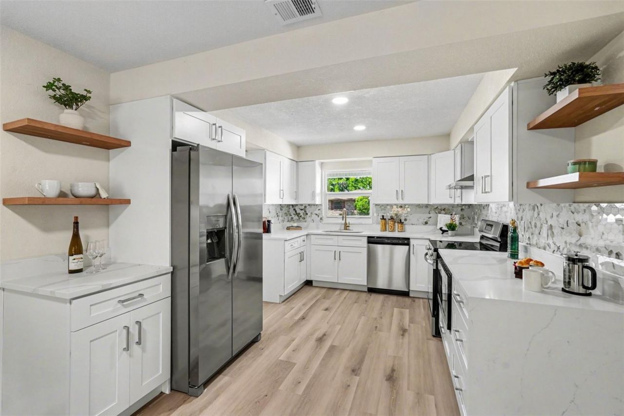 707 Queens Court, Seffner, FL 33584 Photo